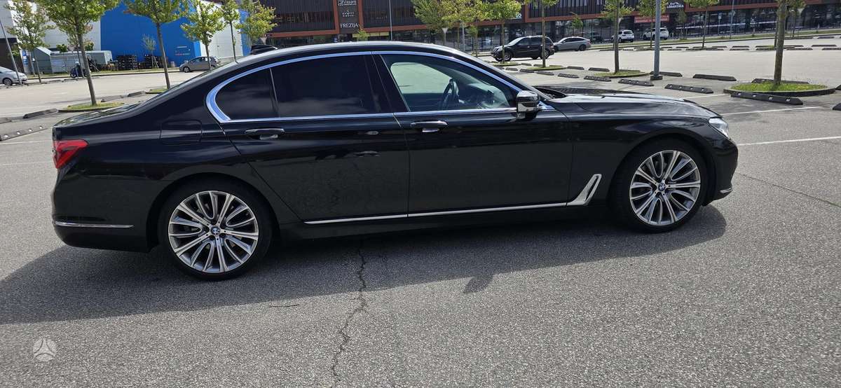 BMW 740 - 4