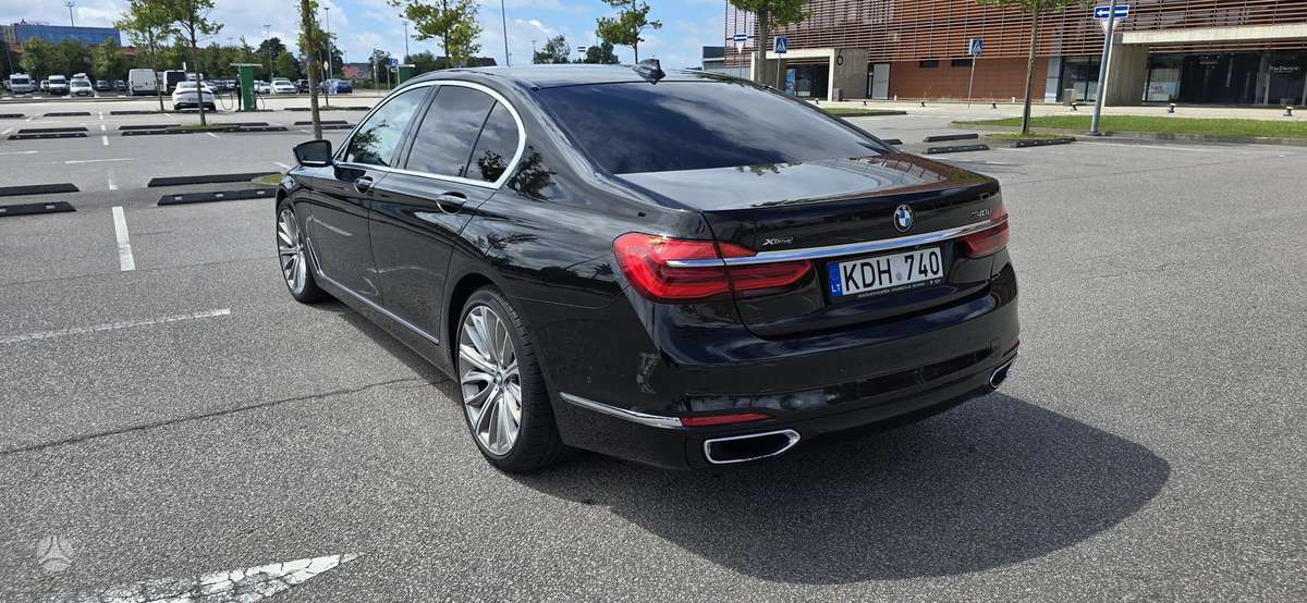 BMW 740 - 7
