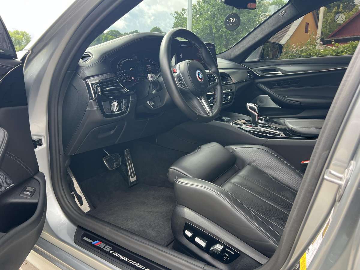 BMW M5, 4.4 l., Седан
