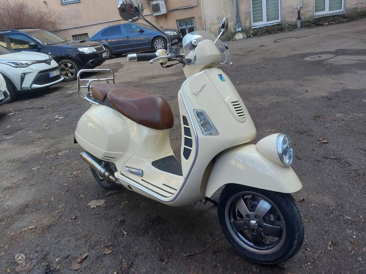 Piaggio Vespa 125cc, scooters / mopeds