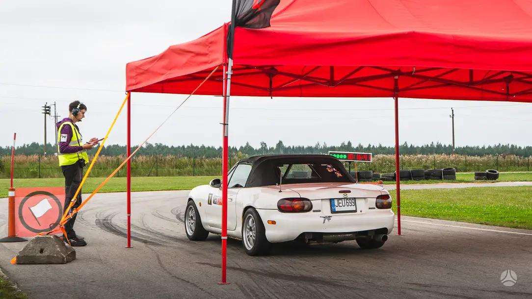Mazda MX-5, 1.6 l., convertible