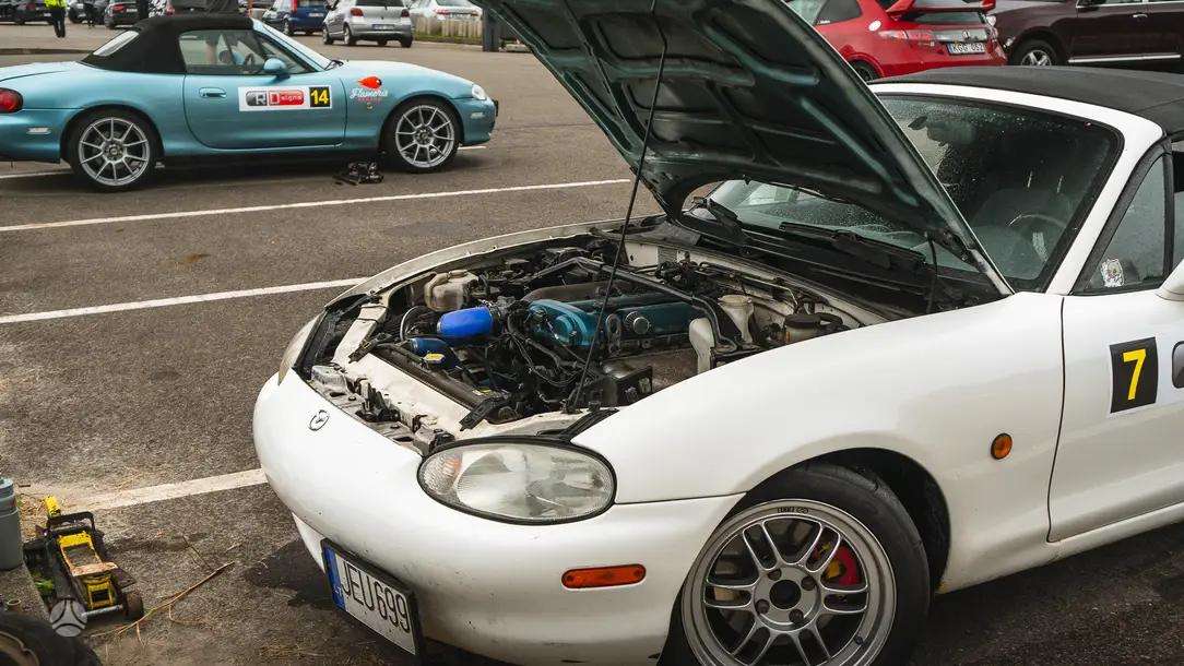 Mazda MX-5, 1.6 l., Кабриолет