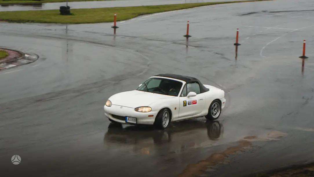 Mazda MX-5, 1.6 l., Кабриолет