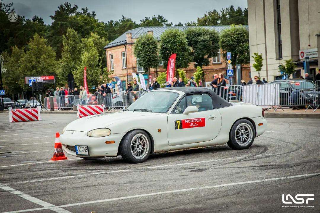 Mazda MX-5, 1.6 l., convertible