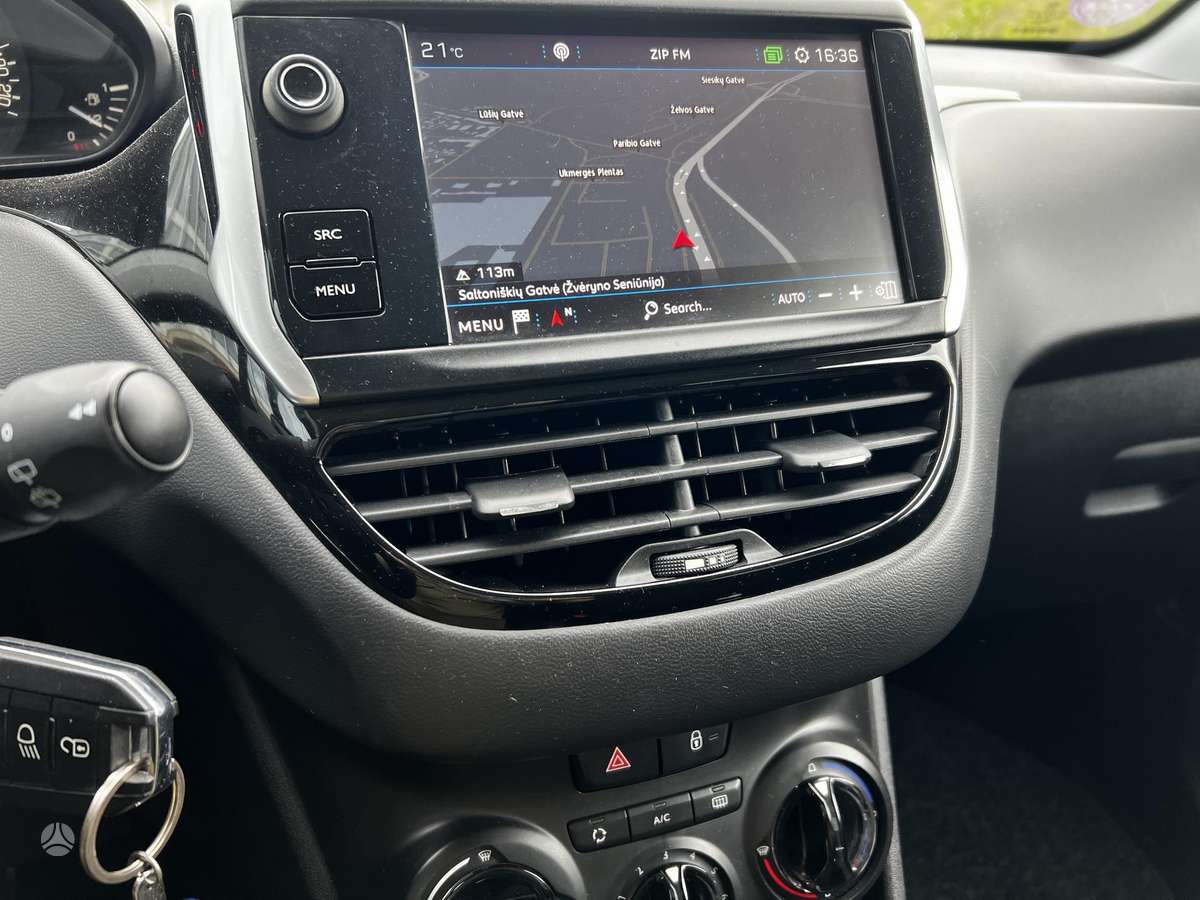 Peugeot 208 - 7
