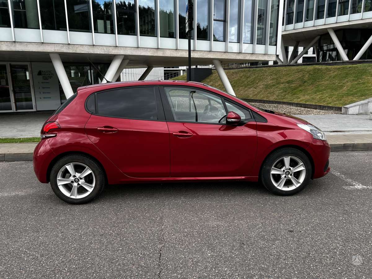 Peugeot 208 - 4