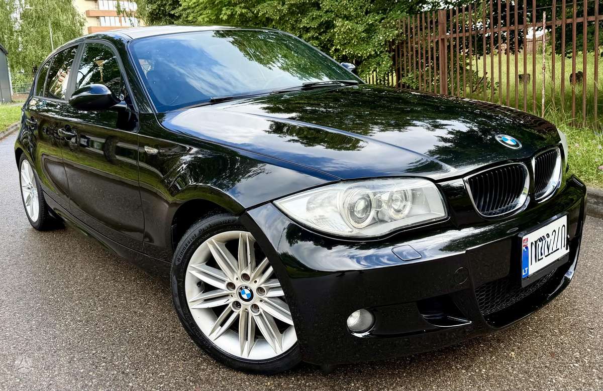 BMW 120, hatchback
