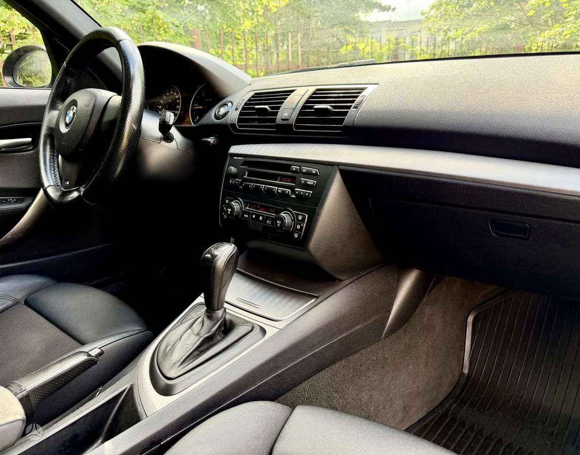 BMW 120, hatchback