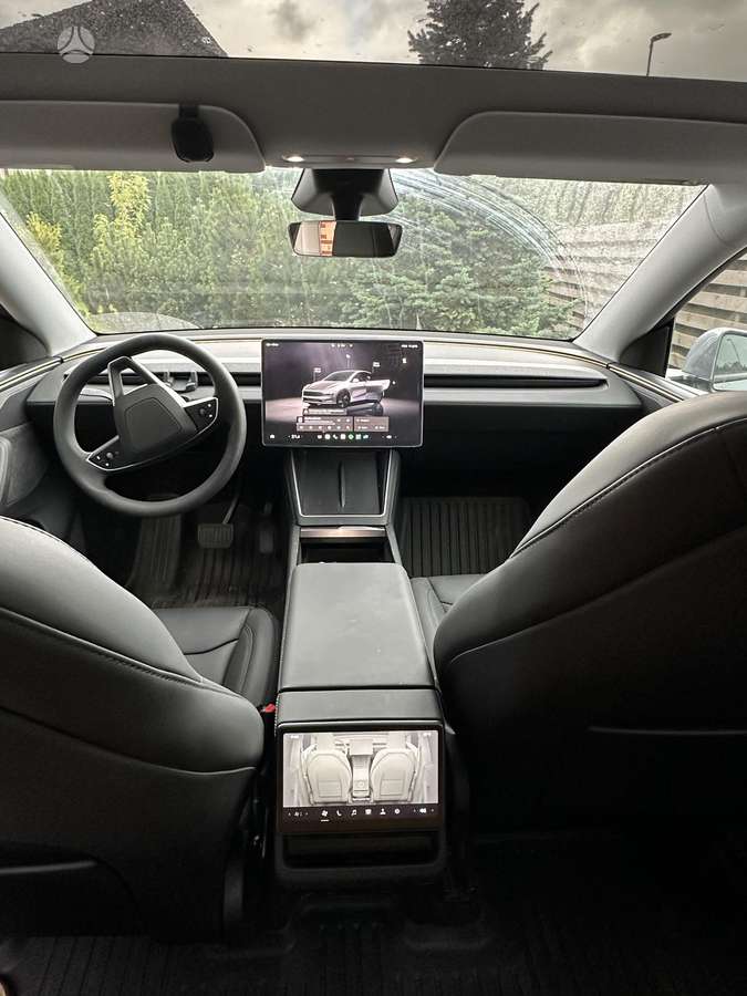 Tesla Model Y - 6