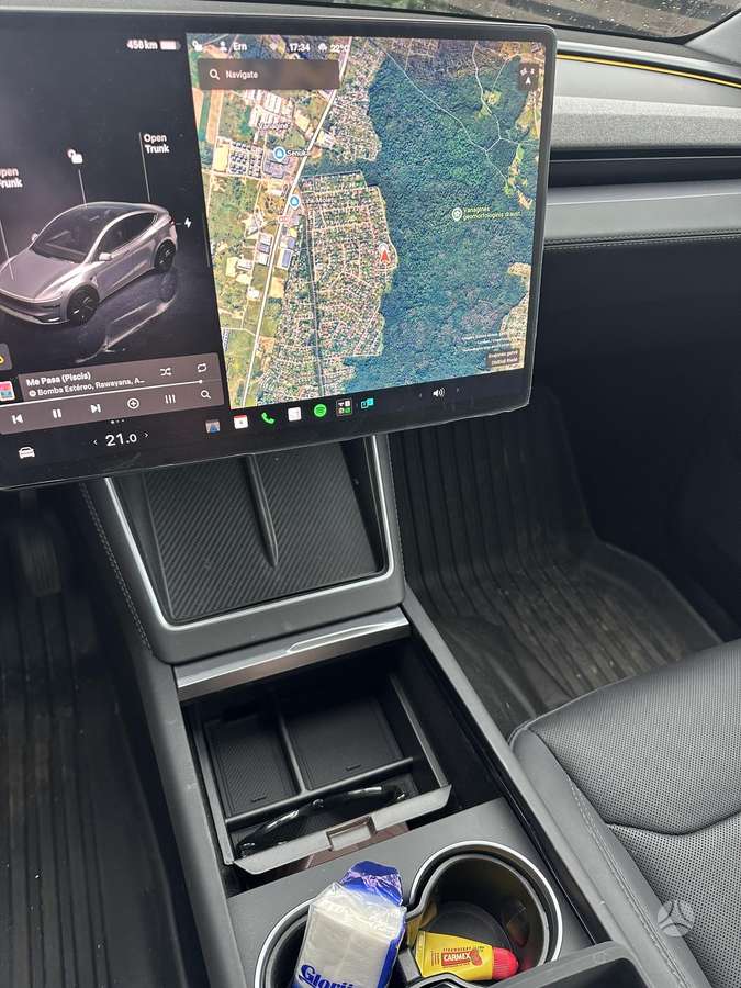 Tesla Model Y, 82 kWh, off-road / crossover