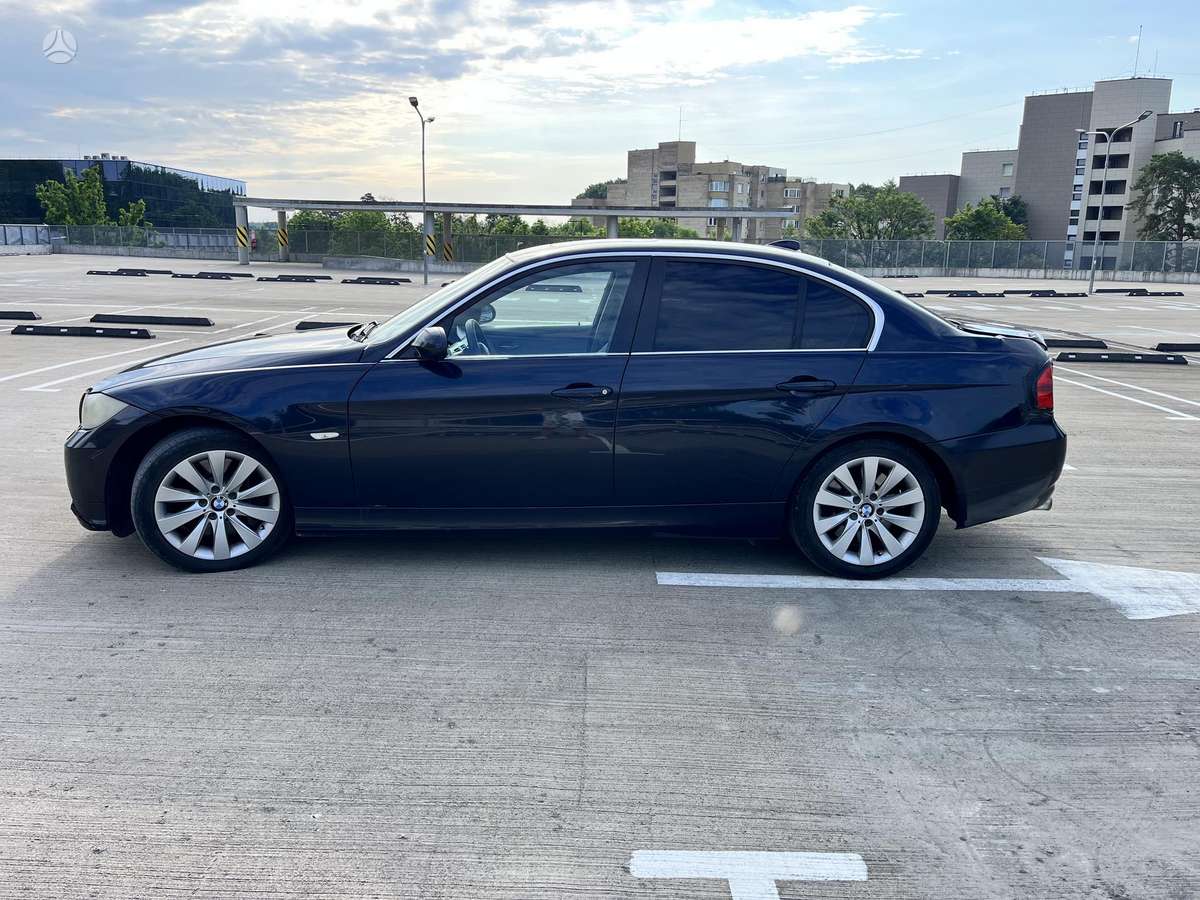 BMW 330, 3.0 l., Седан
