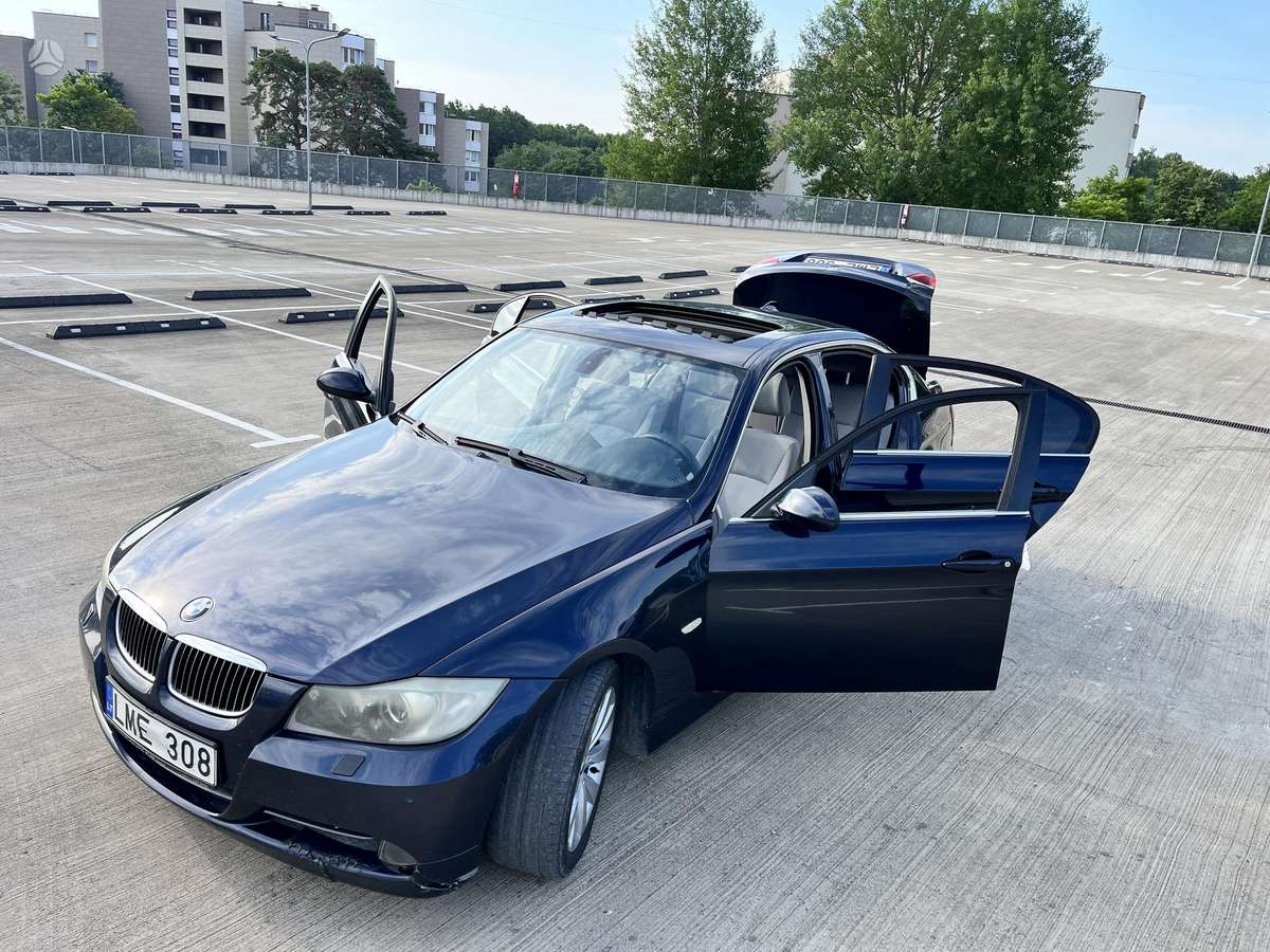 BMW 330, 3.0 l., Седан
