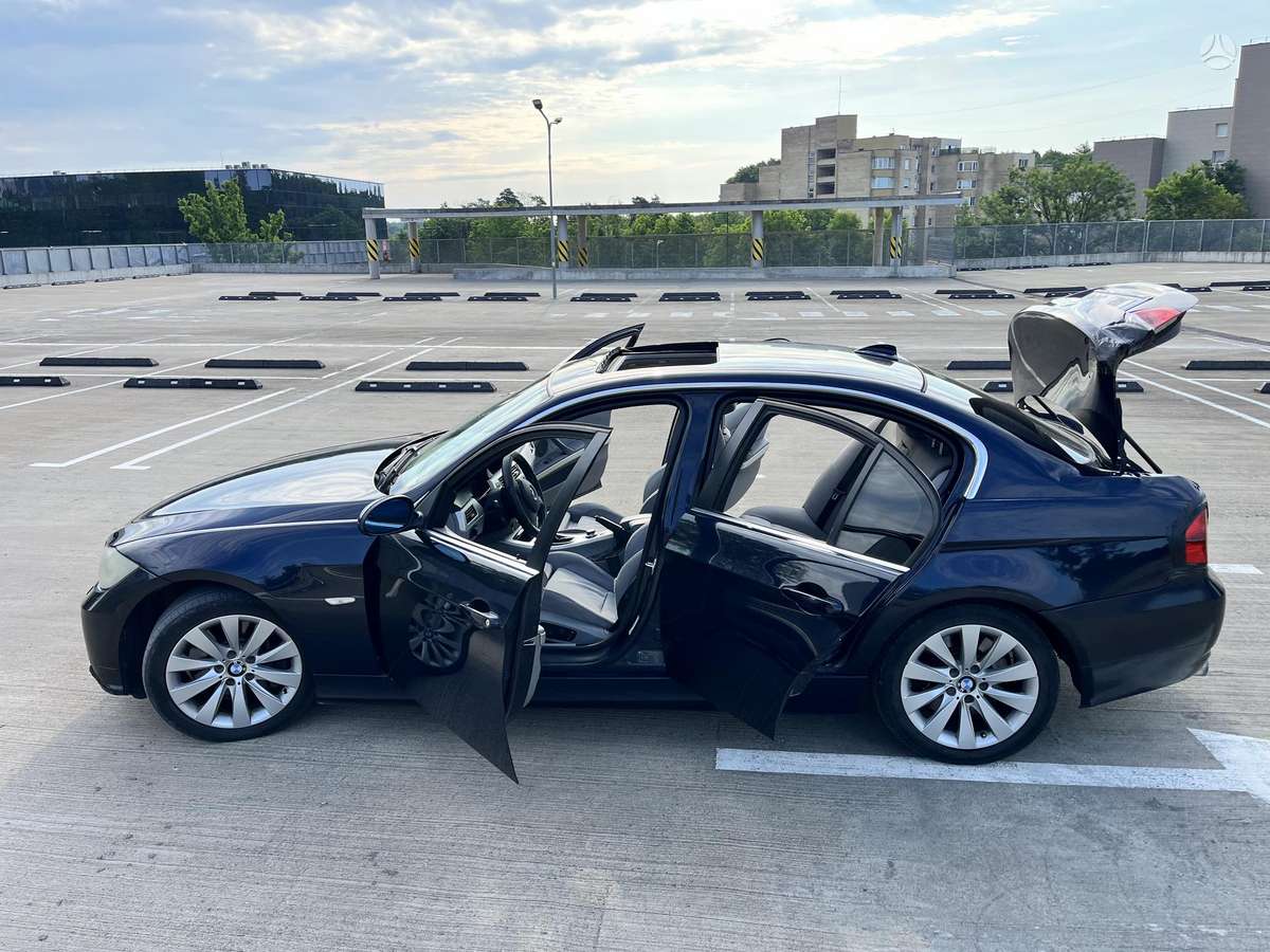 BMW 330, 3.0 l., Седан