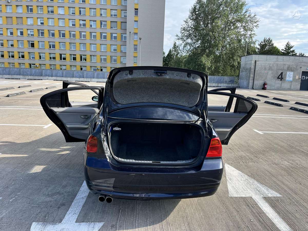 BMW 330, 3.0 l., Седан