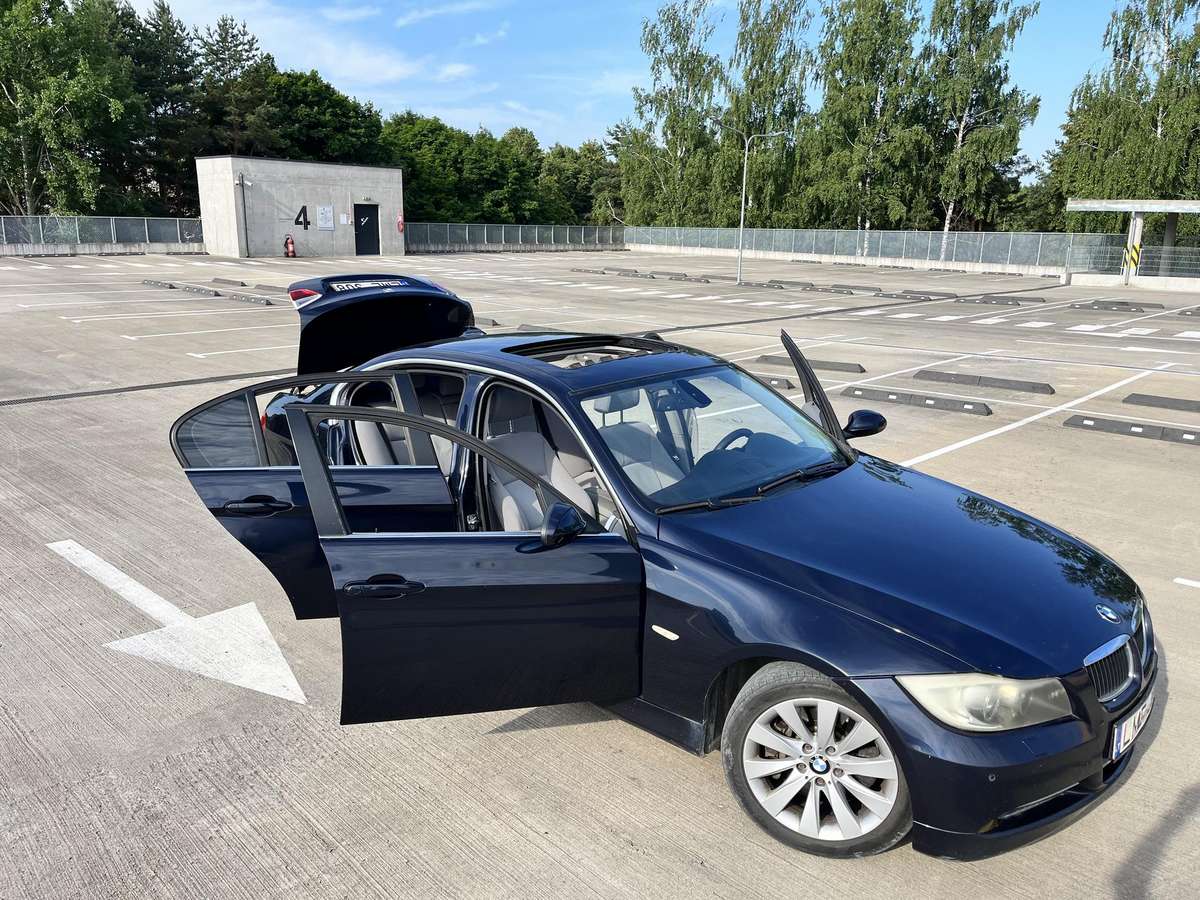 BMW 330, 3.0 l., Седан
