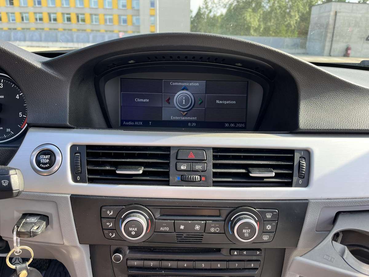 BMW 330, 3.0 l., Седан