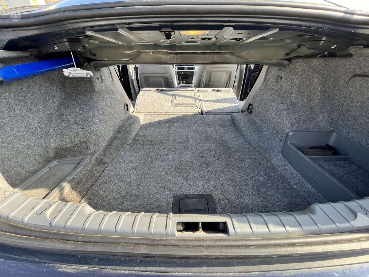 BMW 330, 3.0 l., Седан