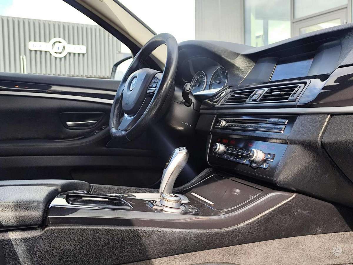 BMW 520, 2.0 l., Седан