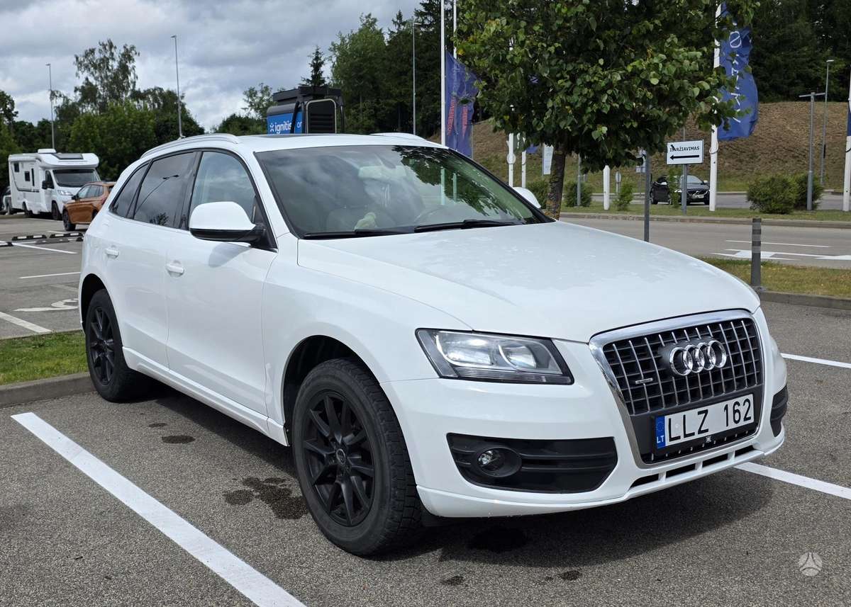 Audi Q5, 2.0 l., off-road / crossover