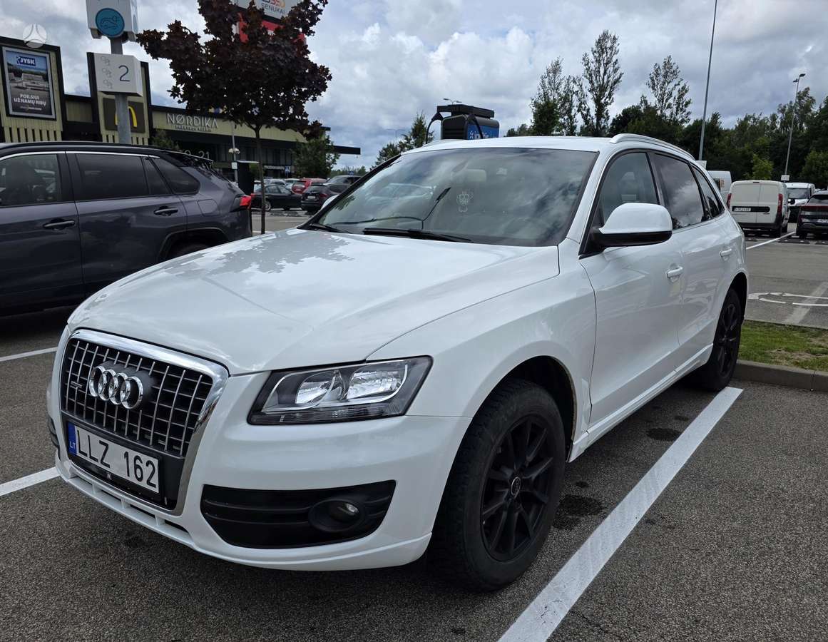 Audi Q5, 2.0 l., off-road / crossover
