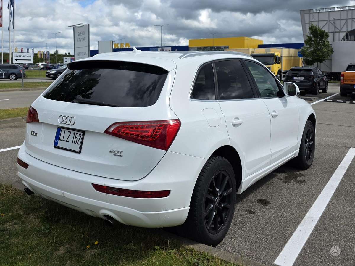 Audi Q5, 2.0 l., off-road / crossover