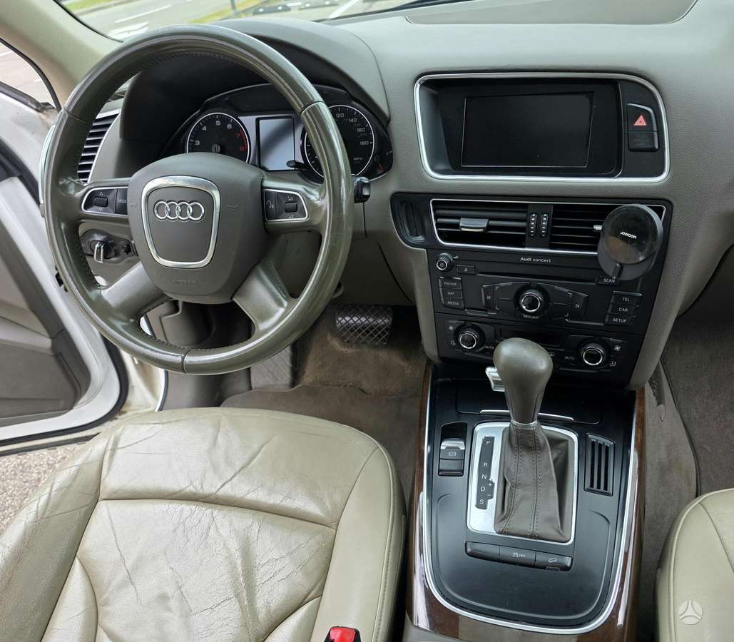 Audi Q5, 2.0 l., off-road / crossover