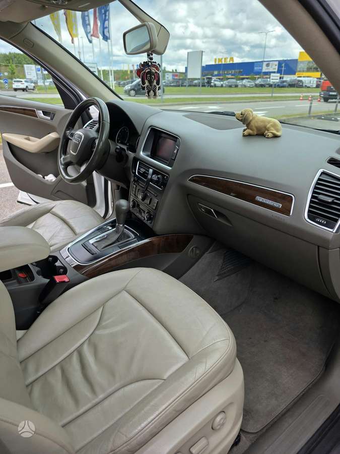 Audi Q5, 2.0 l., off-road / crossover