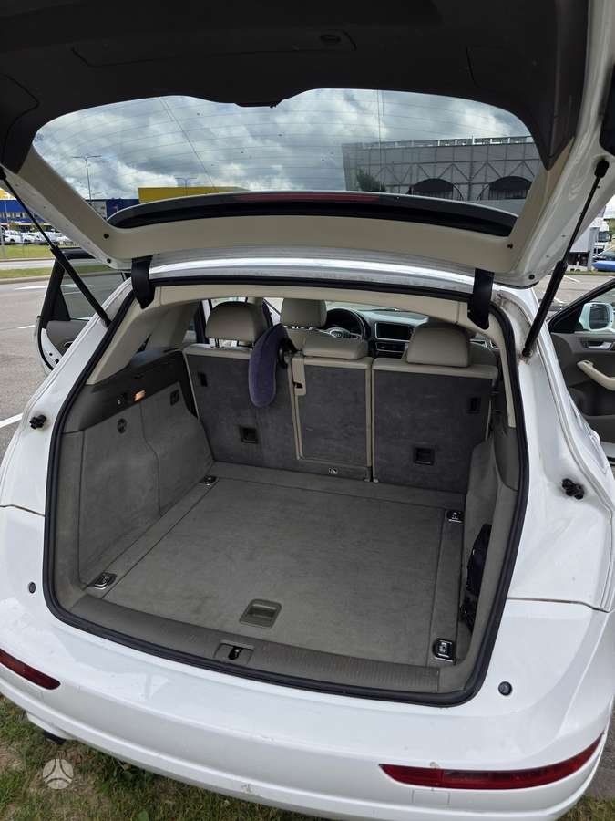 Audi Q5, 2.0 l., off-road / crossover