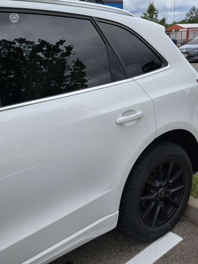Audi Q5, 2.0 l., off-road / crossover