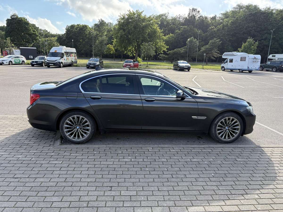 BMW 730, 3.0 l., Седан