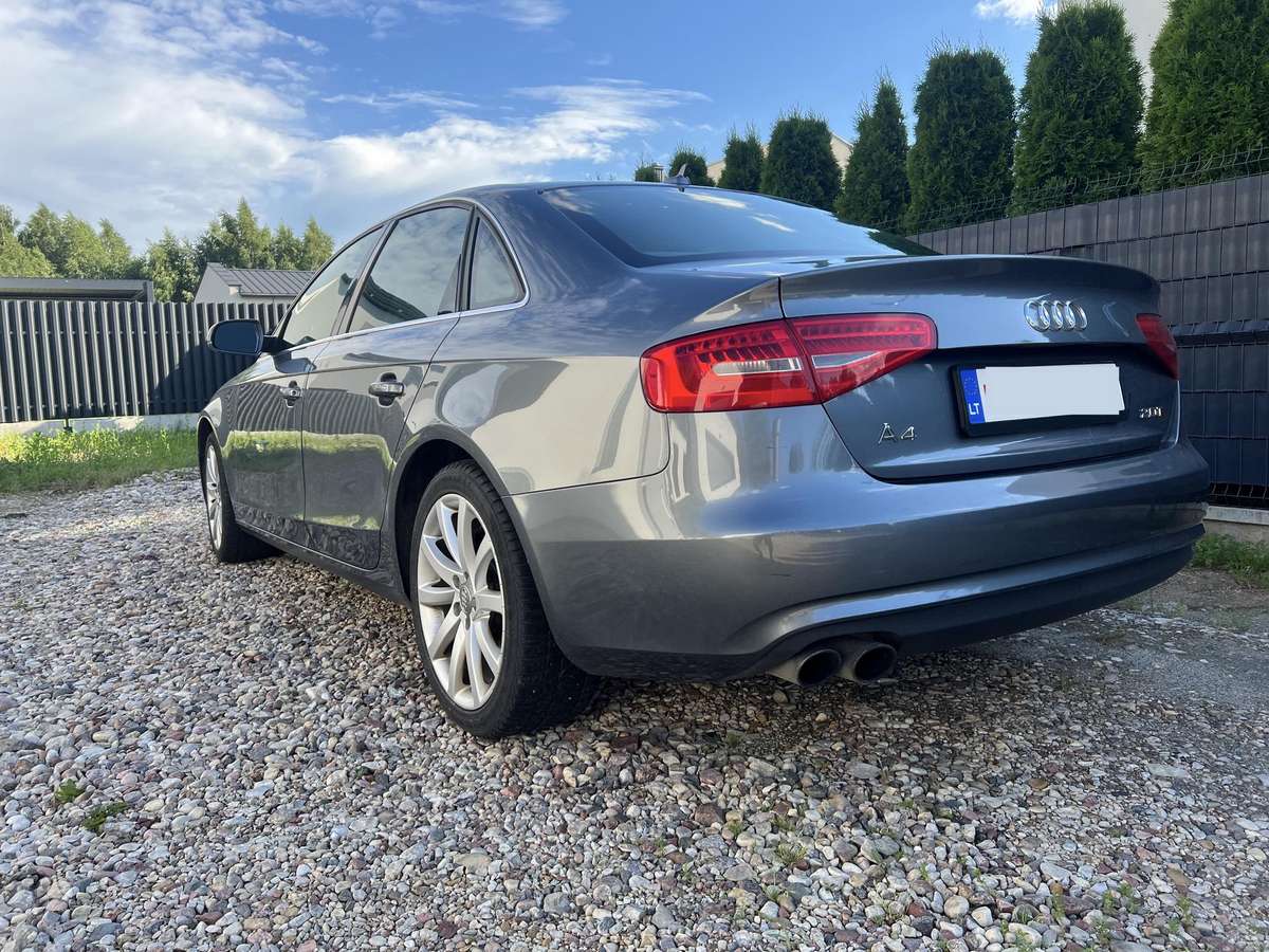 Audi A4, 2.0 l., Седан