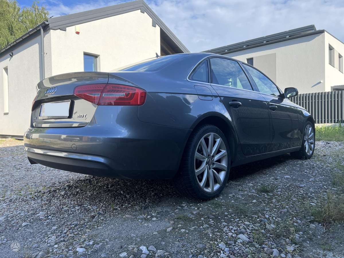 Audi A4, 2.0 l., Седан