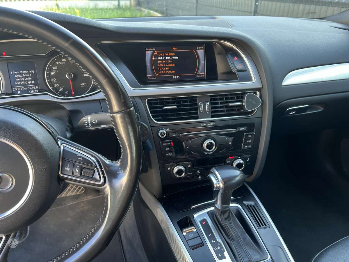 Audi A4, 2.0 l., Седан