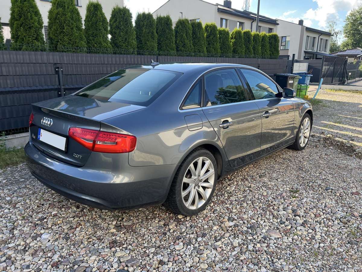 Audi A4, 2.0 l., Седан