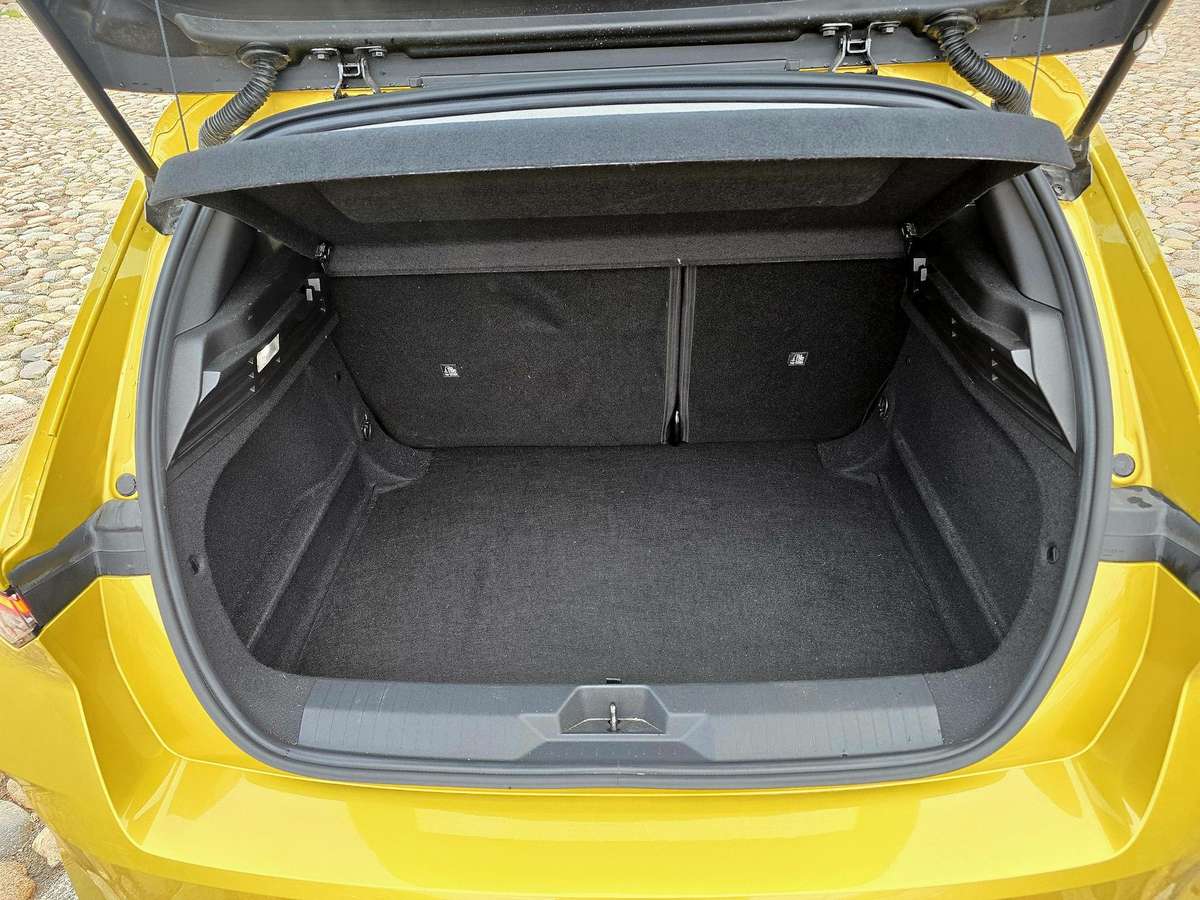 Opel Astra, 1.2 l., Хэтчбек