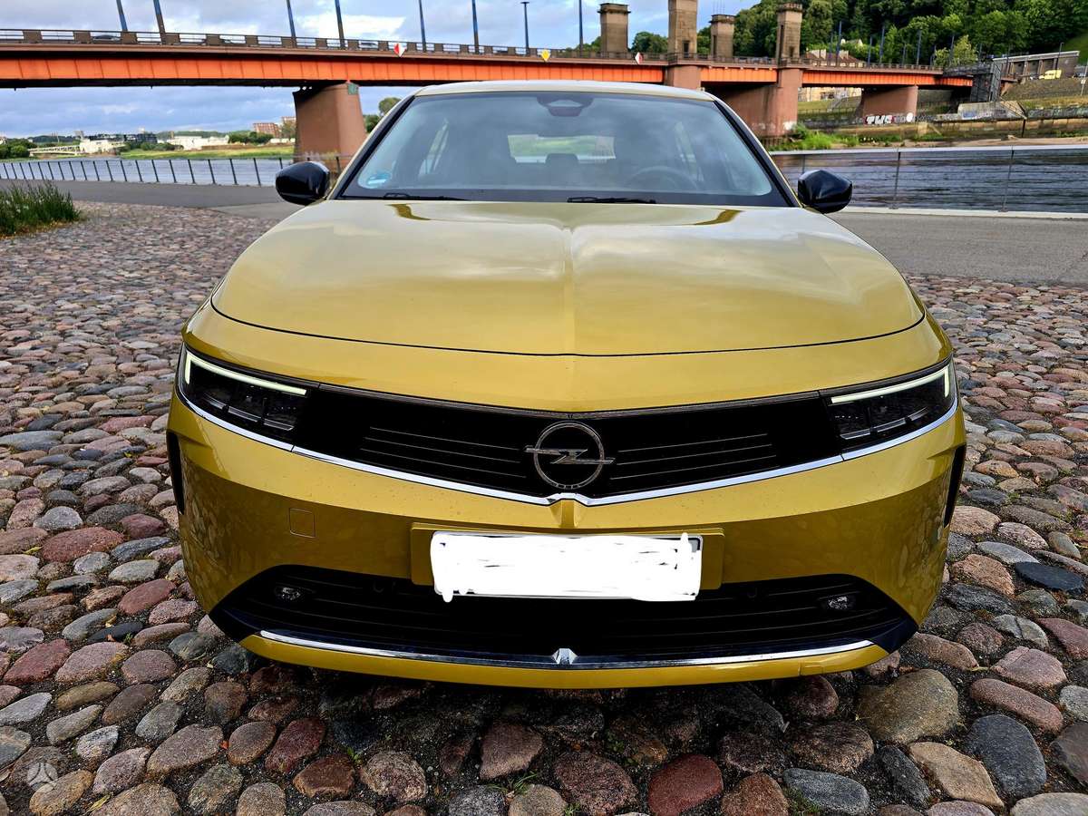 Opel Astra, 1.2 l., hatchback