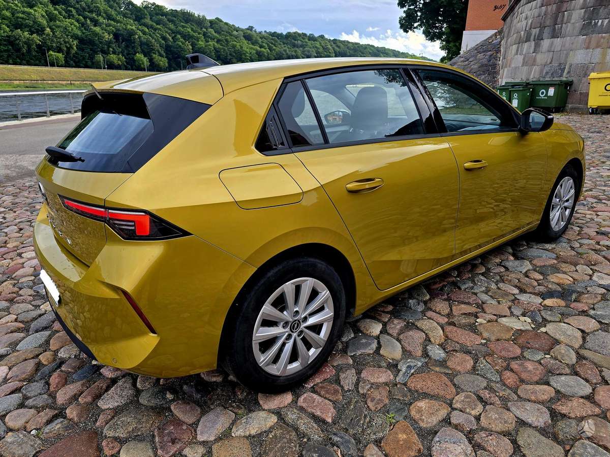 Opel Astra, 1.2 l., hatchback