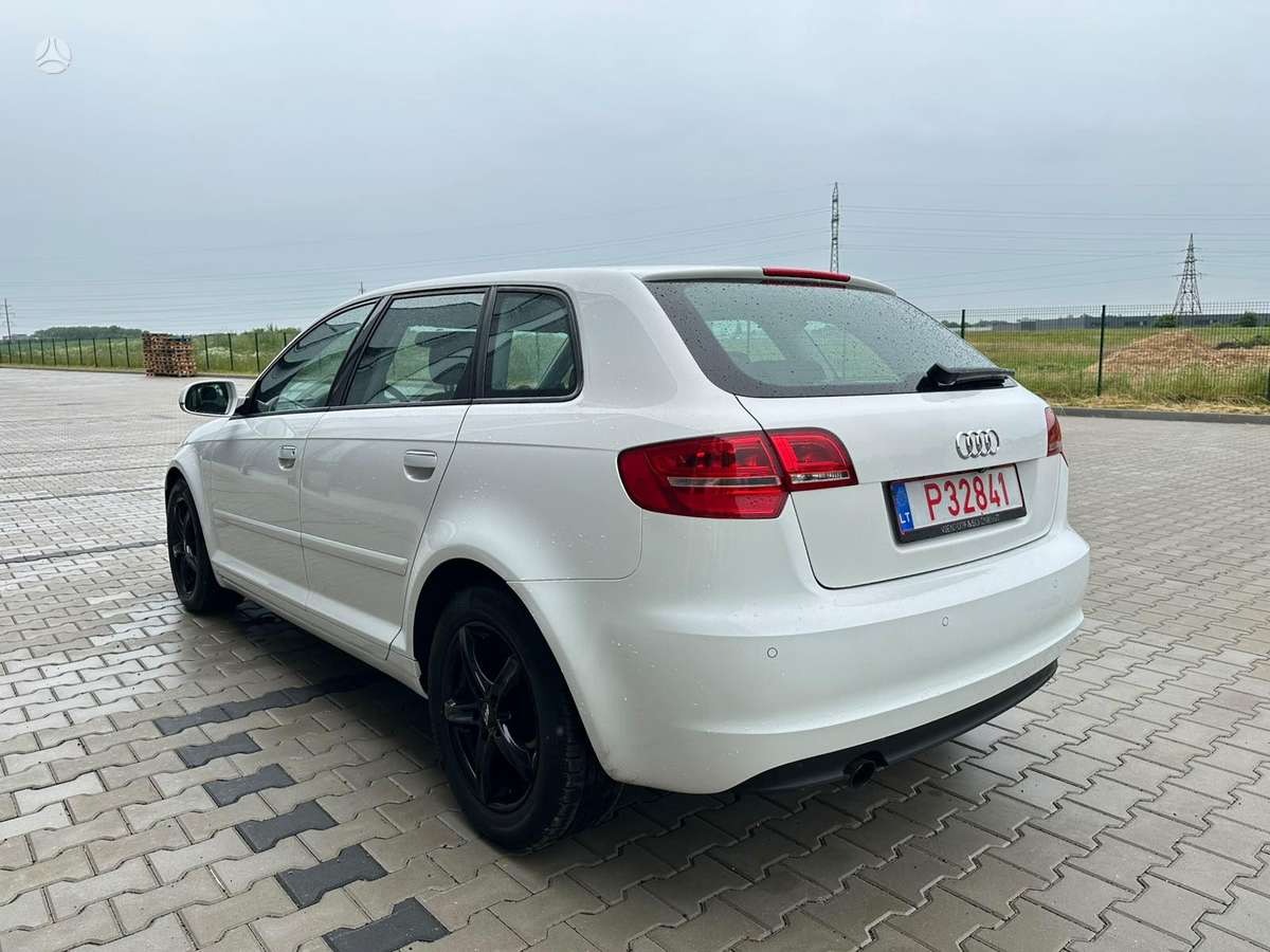 Audi A3, 1.6 l., hatchback