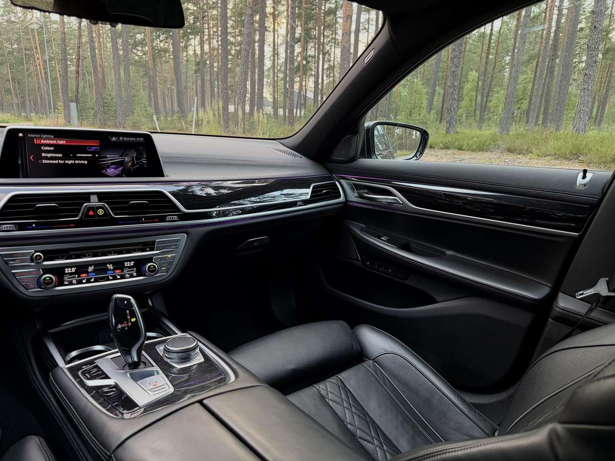 BMW 740, 3.0 l., Седан