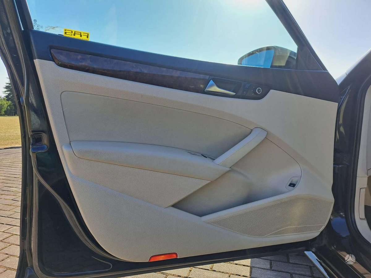 Volkswagen Passat - 4