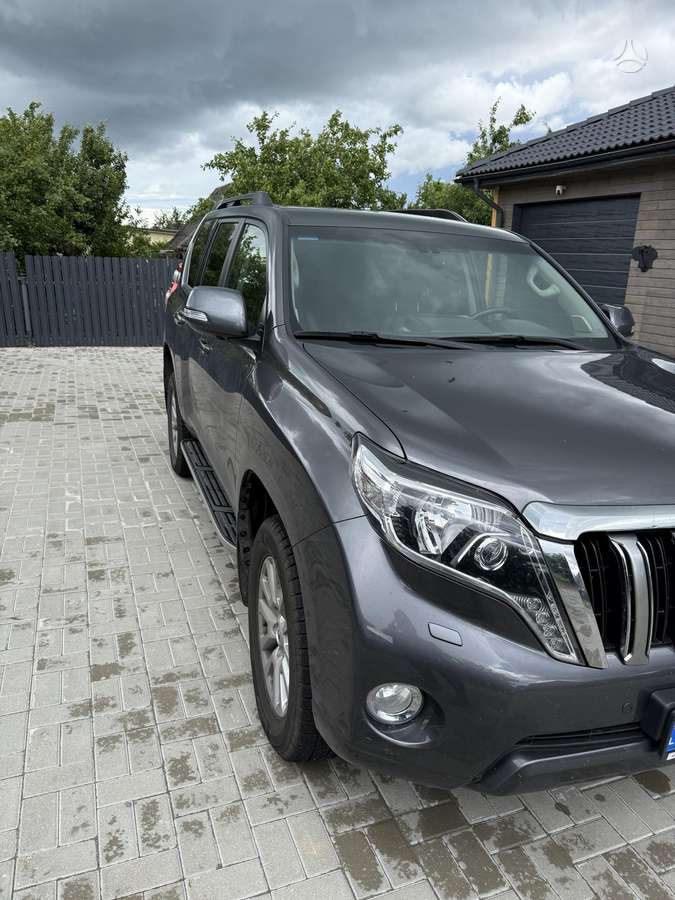 Toyota Land Cruiser - 1