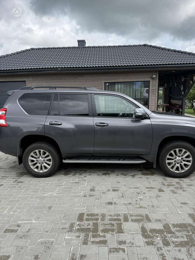 Toyota Land Cruiser - 2