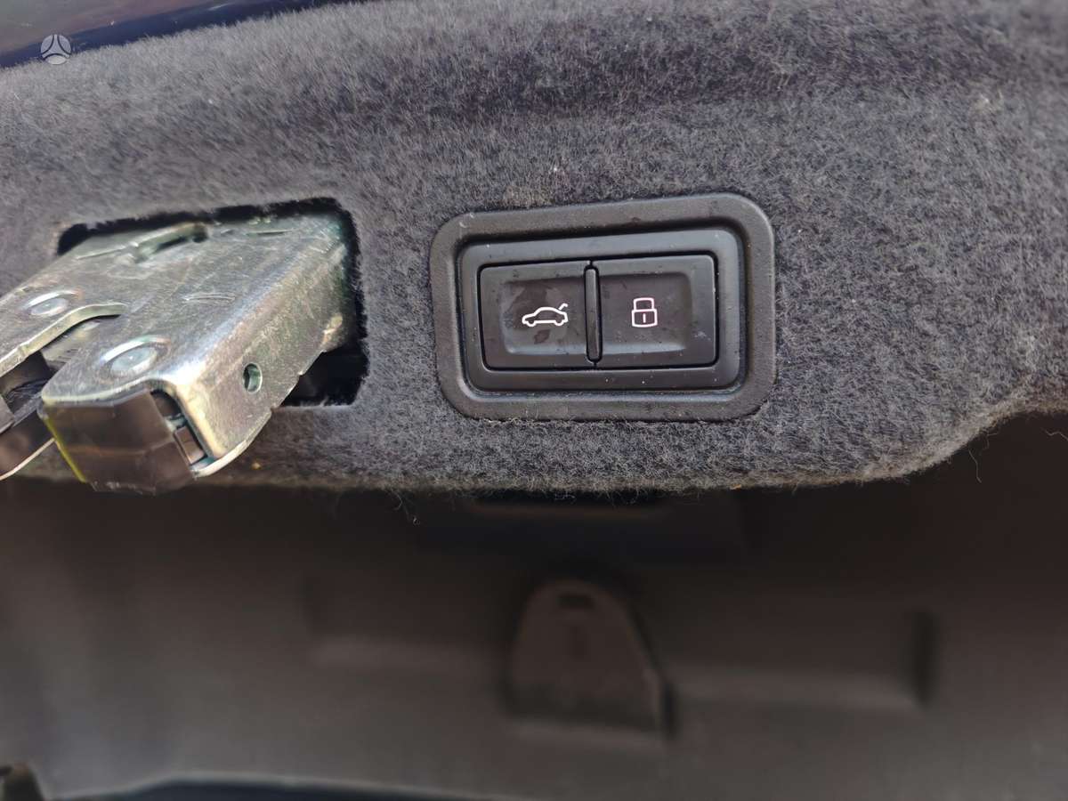 Audi A8, 3.0 l., Седан