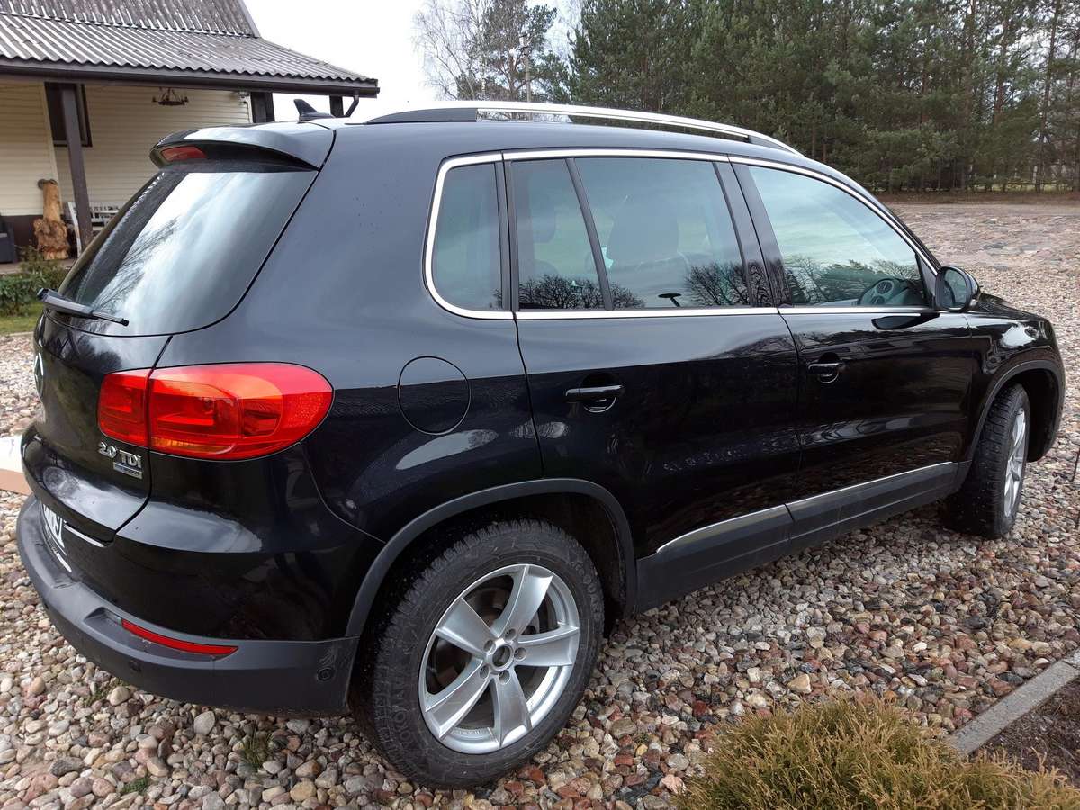 Volkswagen Tiguan - 1