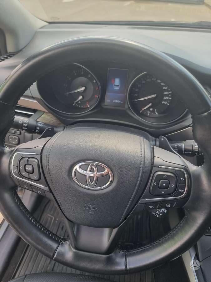 Toyota Avensis - 1