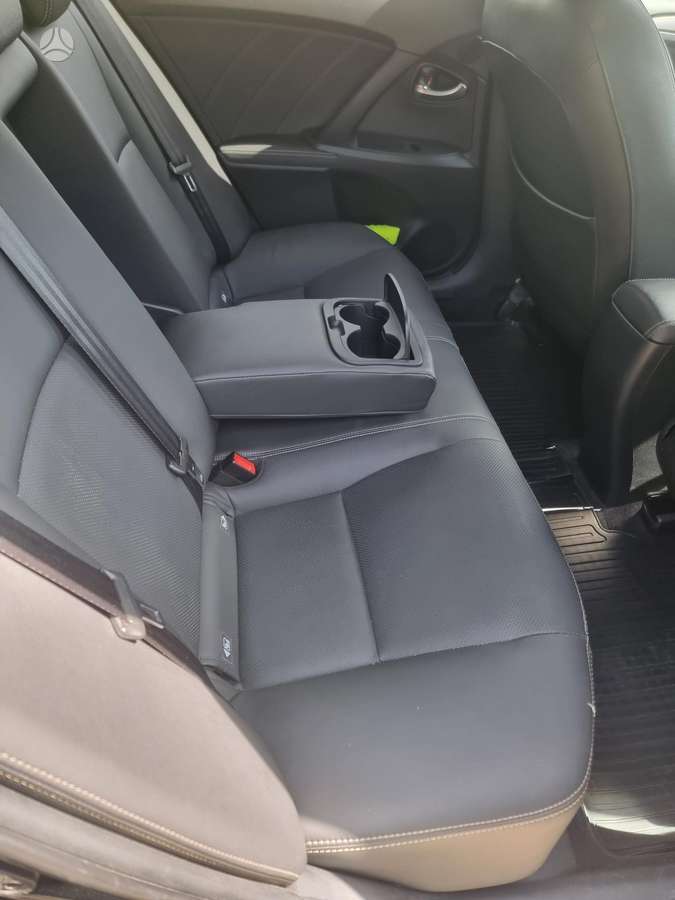 Toyota Avensis - 11