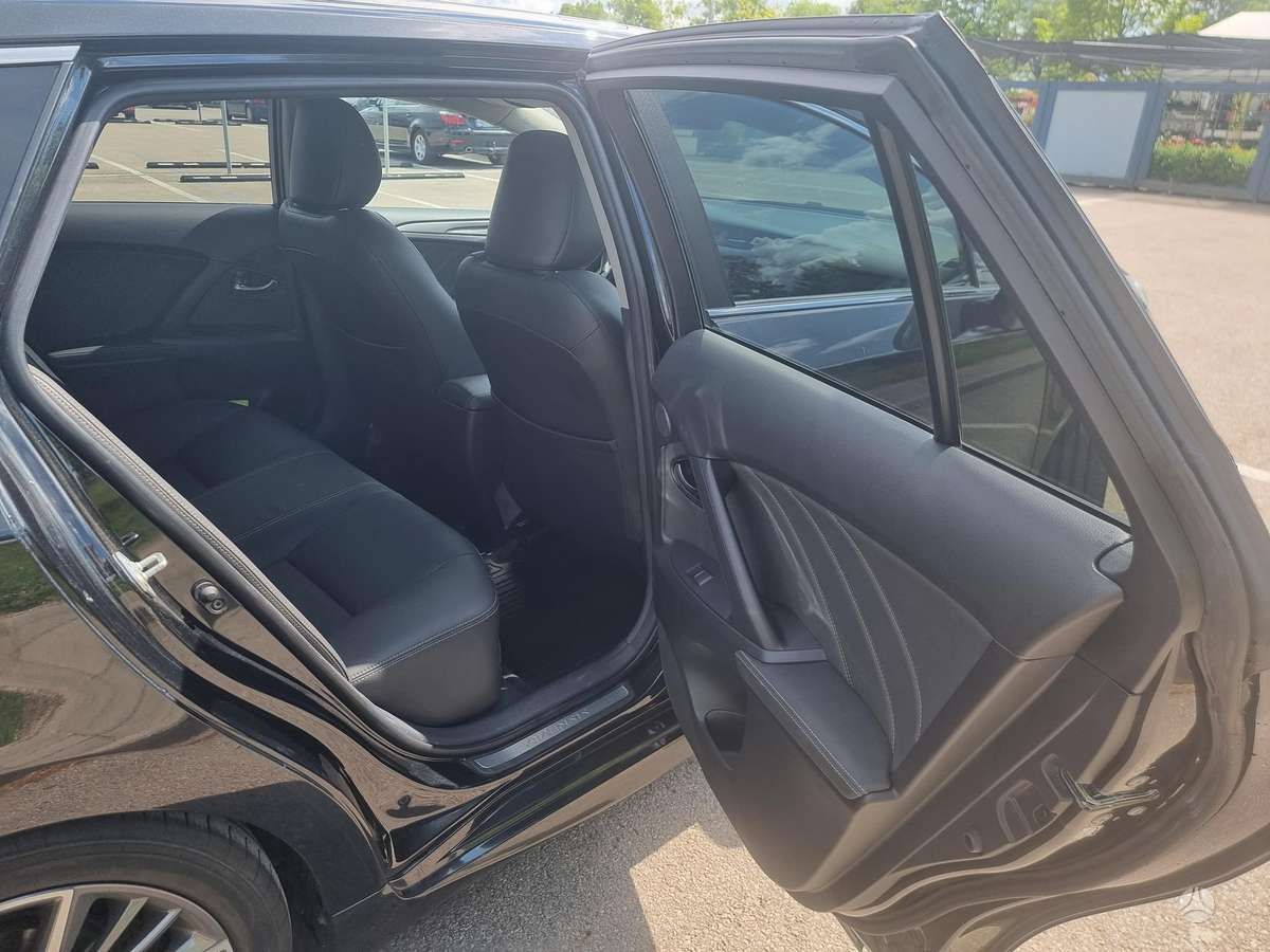 Toyota Avensis - 12