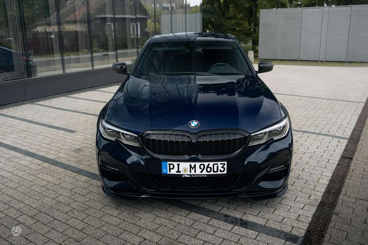 BMW 330, 2.0 l., Седан