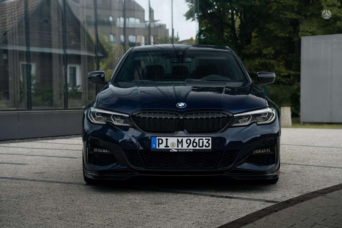BMW 330, 2.0 l., Седан