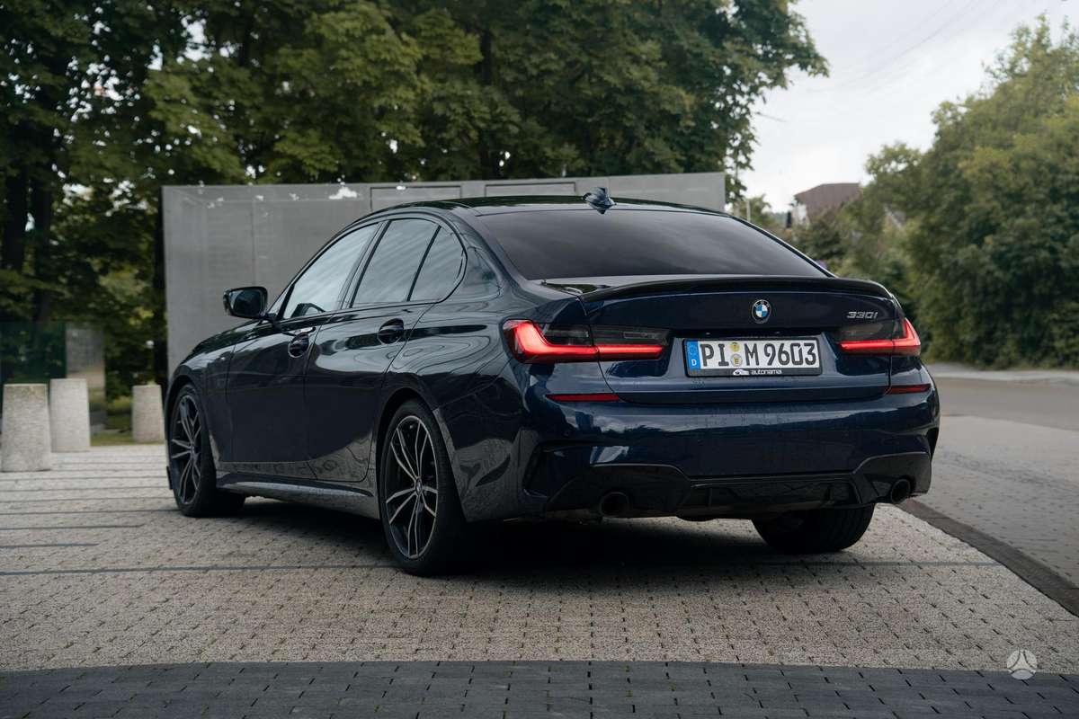 BMW 330, 2.0 l., Седан